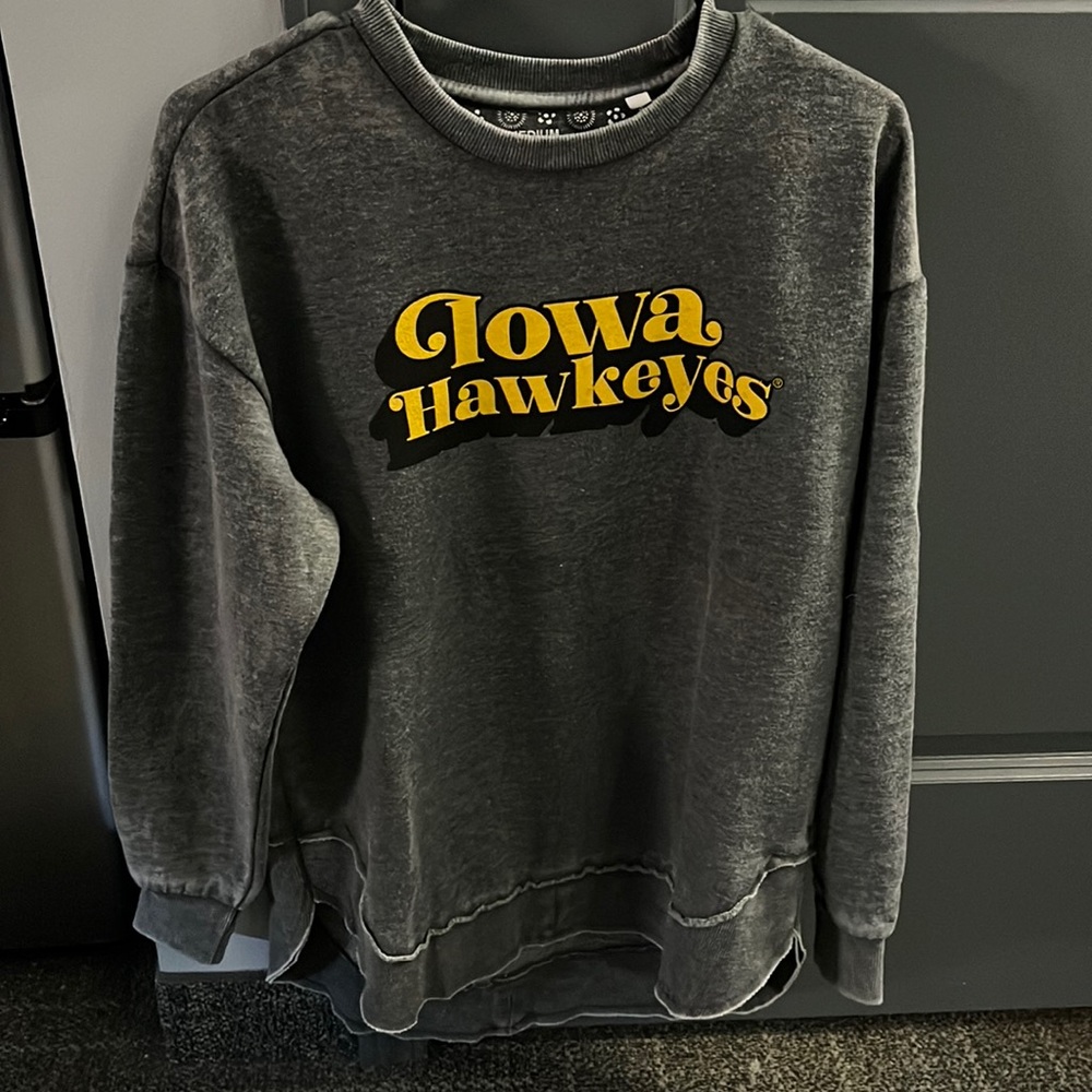 women’s medium iowa hawkeyes crew neck